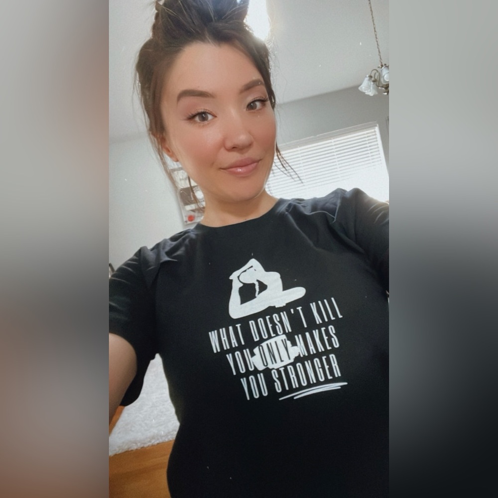 What Doesn’t Kill You Only Makes You Stronger, Black Shirt Size Small